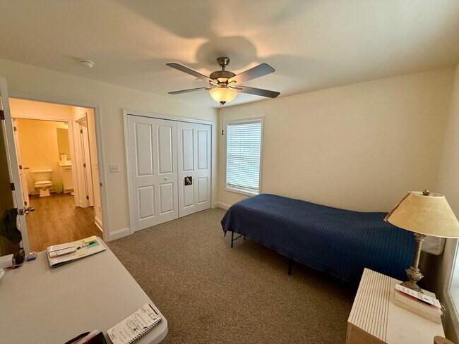 Building Photo - 40 Arcadia Ct