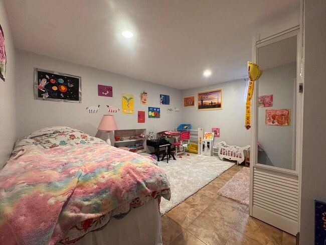 Building Photo - 10-12-12 Webster St