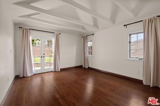 Building Photo - 10707 Wellworth Ave