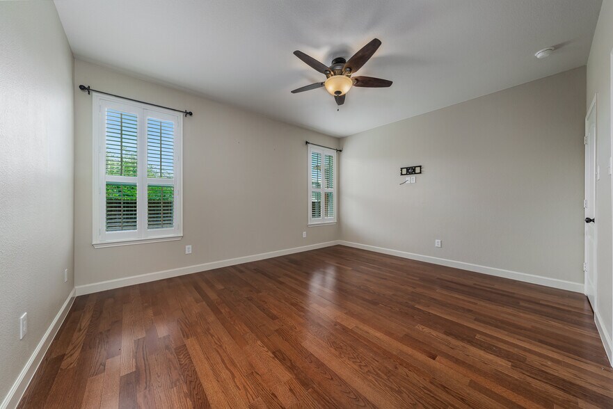 Building Photo - 5708 Sapphire Pool Trl
