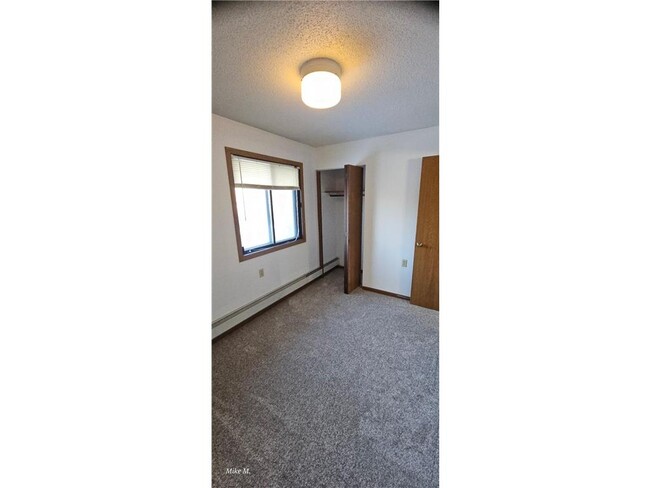 Building Photo - 16 Green River Rd