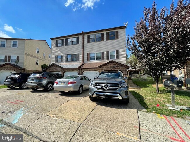 Building Photo - 13014 Blakeslee Dr