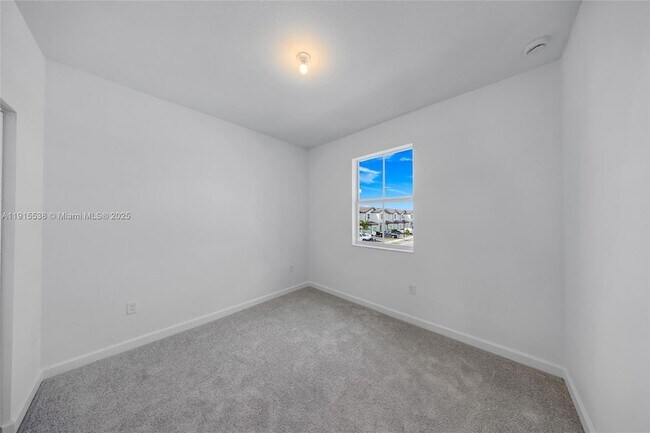 Building Photo - 2751 SE 25th Ave