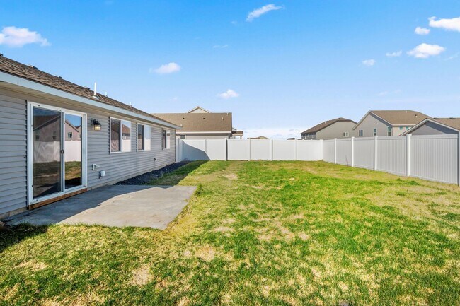Building Photo - Newer 3 Bedroom, 2 Bath Airway Heights Ran...