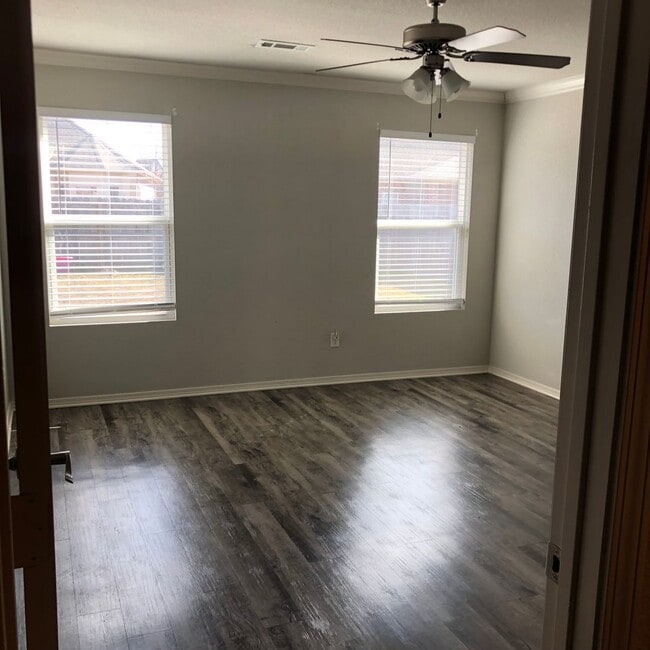 Building Photo - 957 Augusta St