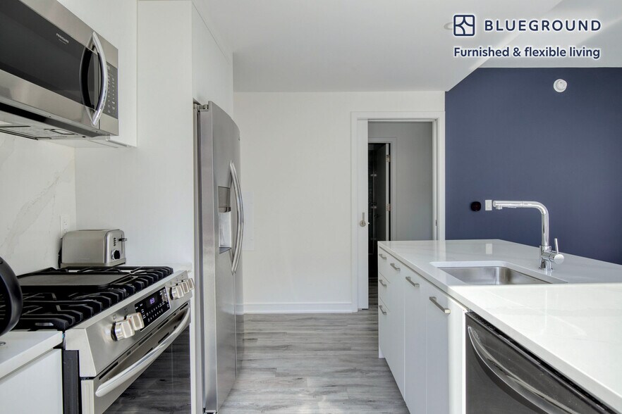 Building Photo - 949 1st St SE