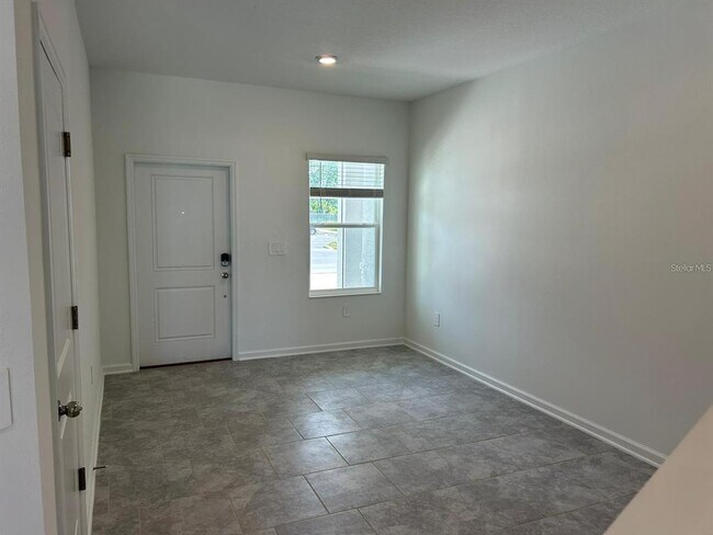 Building Photo - 3350 Laurent Lp