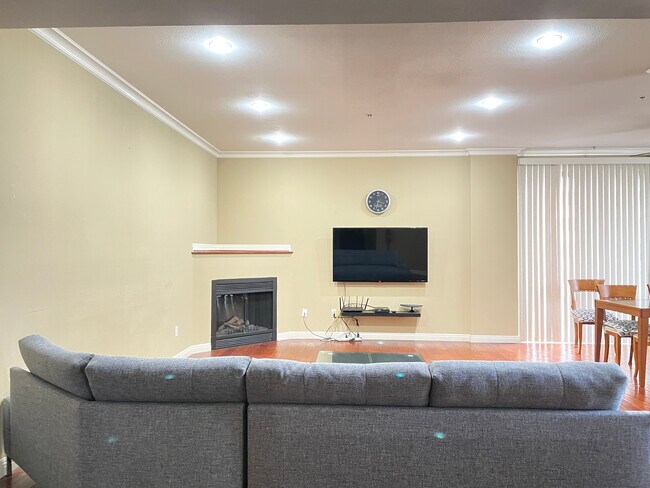 living room 2 - 625 S Berendo St