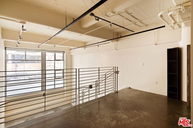 Building Photo - 1130 Flower St