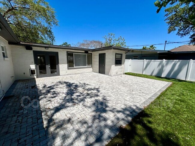 Building Photo - 4106 W San Rafael St