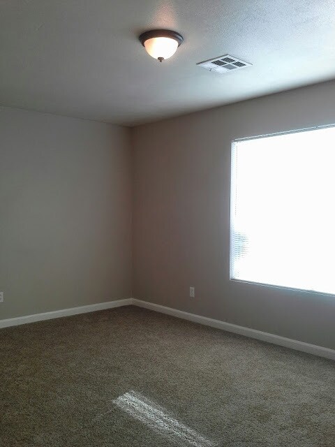 Building Photo - BEAUTIFUL & ELEGANT 3 BEDROOM 2 BATHROOM H...