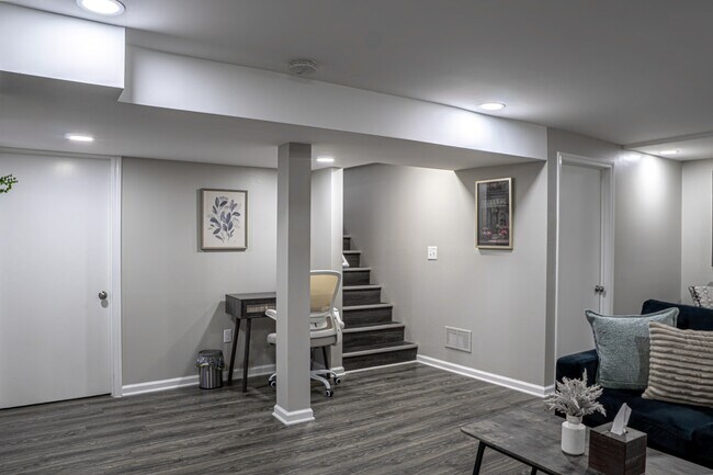 Building Photo - 2562 Torrey Ave