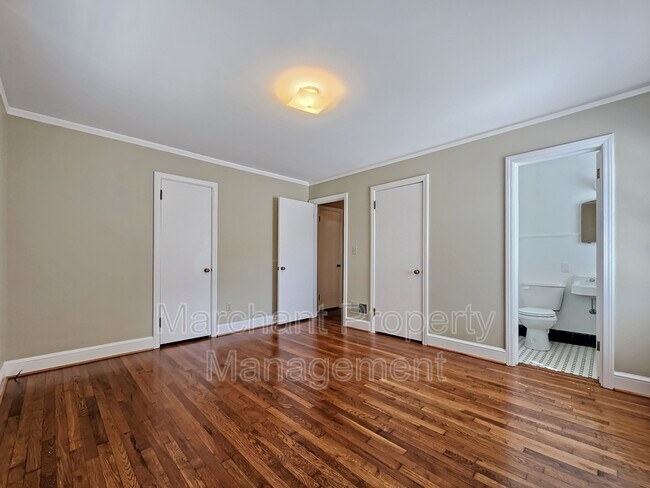 Building Photo - 121 Rockwood Dr