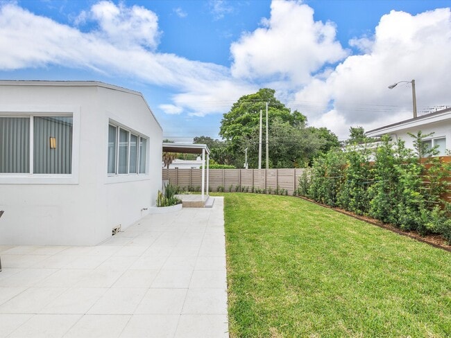 Building Photo - 203 NE 107th St