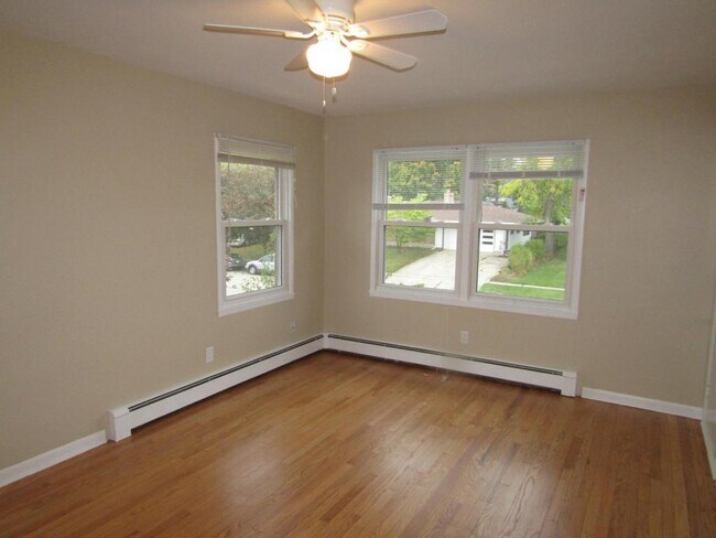Building Photo - 290 Orchard Dr #4