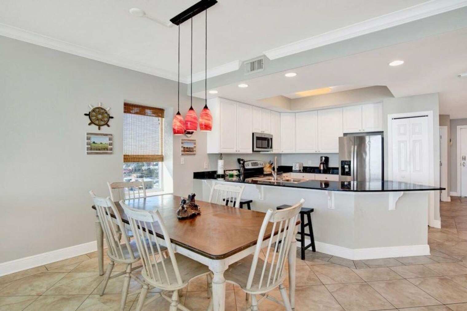 Building Photo - 365 E Beach Blvd