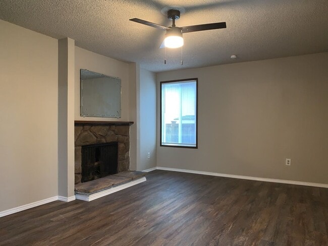 Building Photo - Beautiful 3Bd/1.5 Ba Federal Way Home.