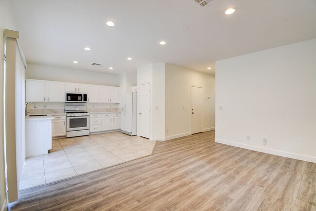 Building Photo - Great home with 4 bedrooms, 2.5 baths. New Floors Paint and Countertops.