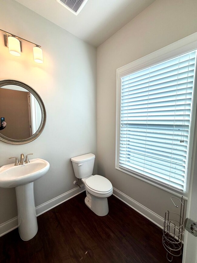 Building Photo - 4 bedroom, 3.5 bath townhouse in a swim community located in Woodstock, GA. Within walking distan...