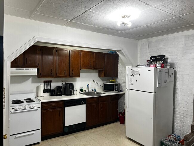 Building Photo - Main Street Marlborough Apartments