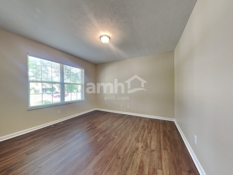 Building Photo - 410 Morning Sun Dr