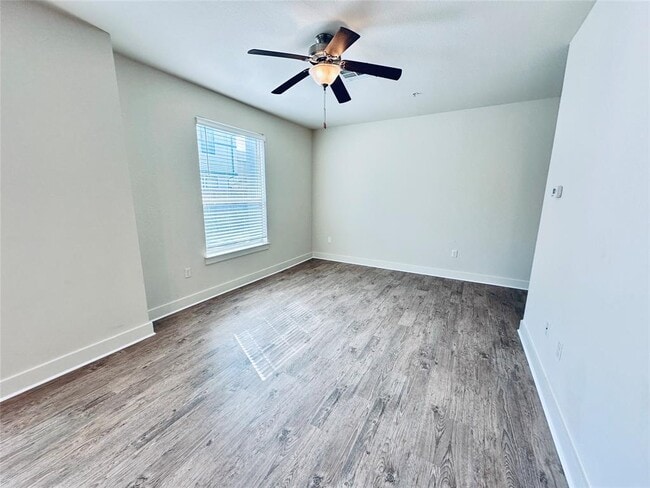 Building Photo - 2216 Creekside Ln
