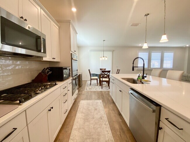 Building Photo - Four Bedroom Single Family Home in The Lak...