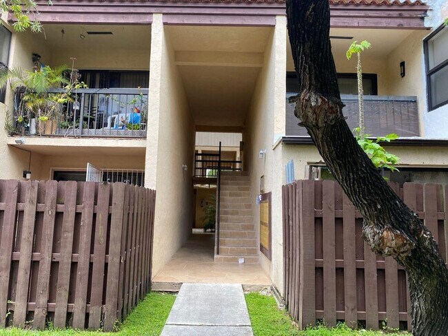 Primary Photo - 660 W Park Dr