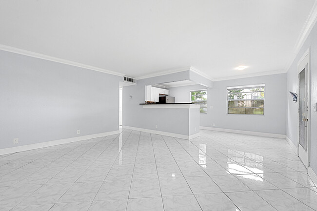 Building Photo - 339 Normandy Ln