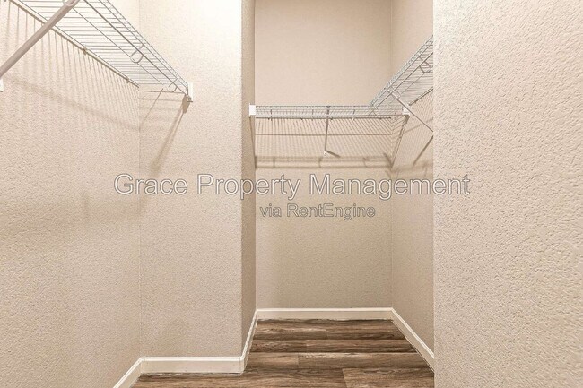 Building Photo - 8883 Ventura Ct