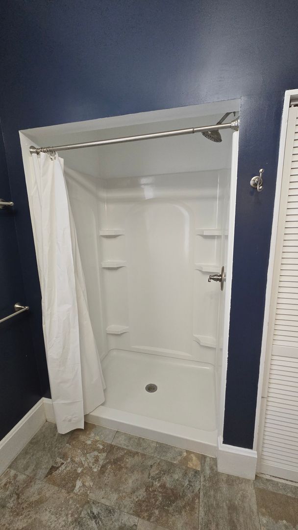 Building Photo - PET FRIENDLY 3 BEDROOM, 2 BATHROOM, DOWNTOWN LOCATION!