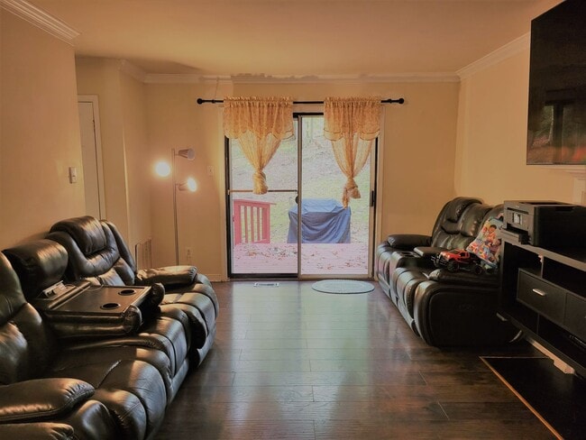 Building Photo - 3 Bedroom 2.5 bath Colonial off of Reams Road in Chesterfield County