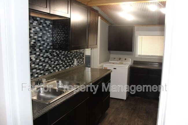 Building Photo - 510 N 4th St