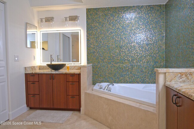 Building Photo - 2095 Jimmy Buffett Mem Hwy