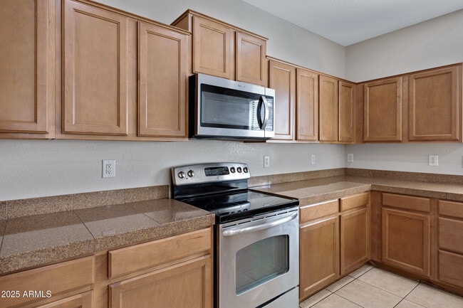 Building Photo - 1696 S Falcon Dr