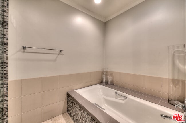 Building Photo - 2663 S Centinela Ave