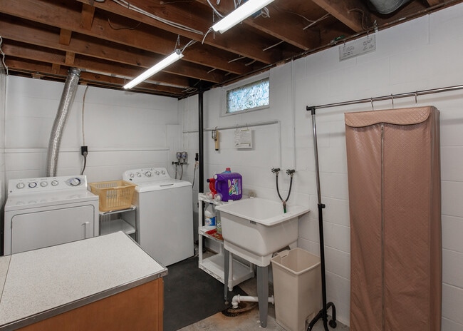 Building Photo - 3243 38th Ave