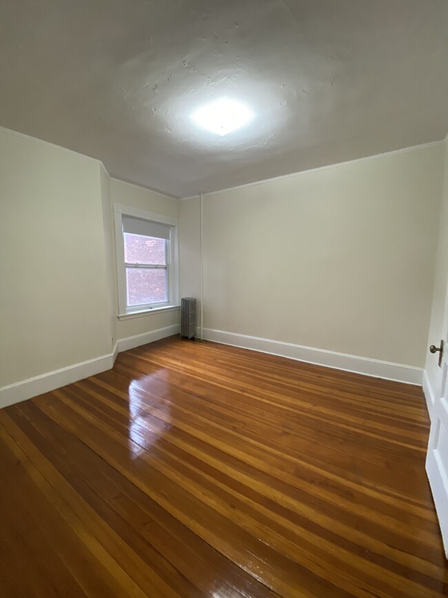 Building Photo - 1595 Beacon St