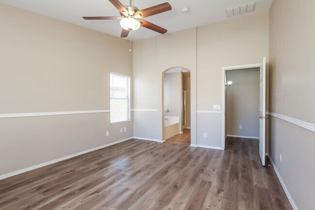 Building Photo - 15316 W Laurel Ln