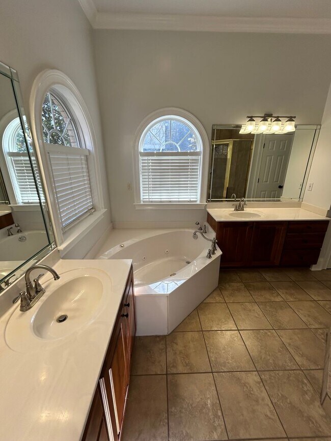 Building Photo - Executive Rental in West Rome $2,595