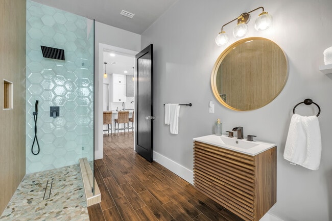 Building Photo - 1707 N Peninsula Ave