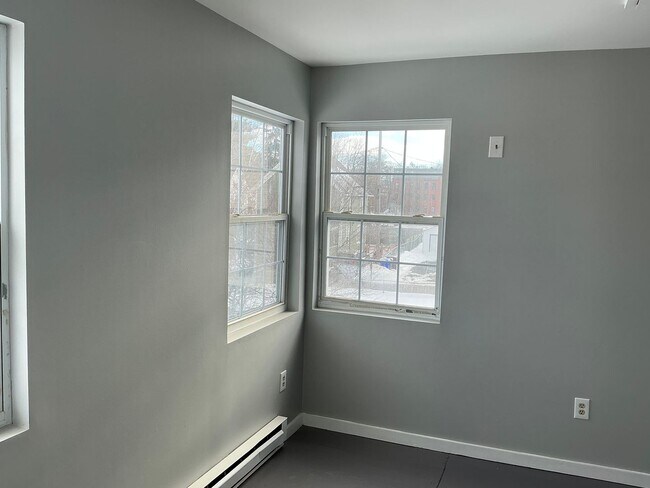 Building Photo - 160 S Main St