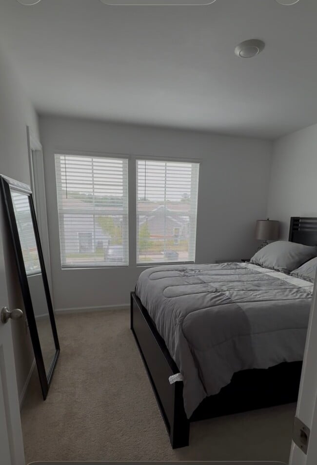 Building Photo - 8337 Retrograde Rd