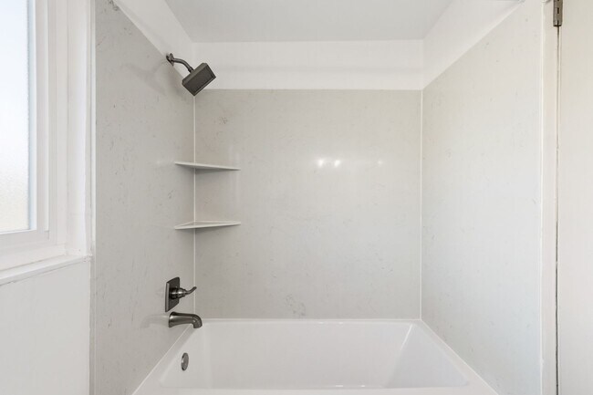 Building Photo - 1611 Clemson Dr