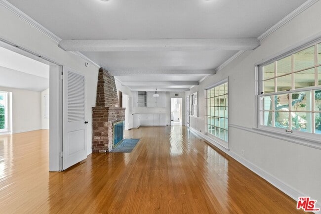 Building Photo - 17117 Weddington St