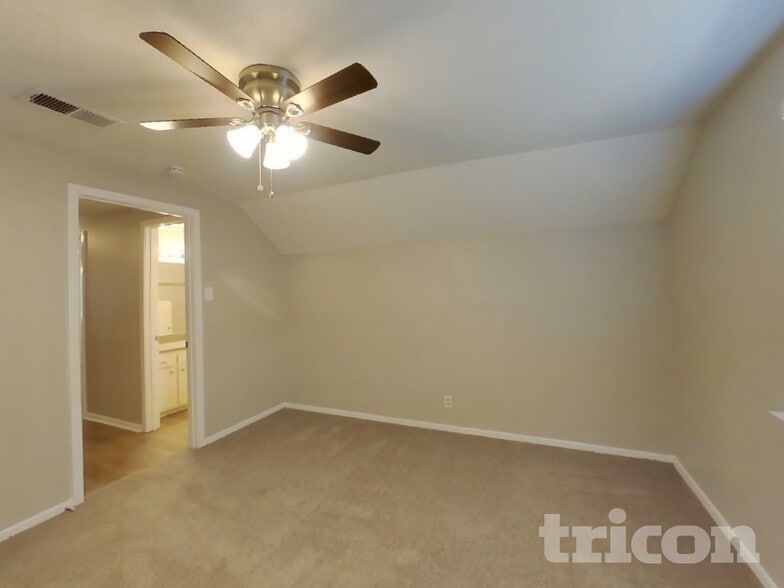 Building Photo - 1706 Crooks Ct