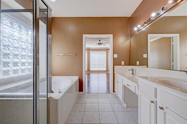 Building Photo - 1606 Maryvale Dr