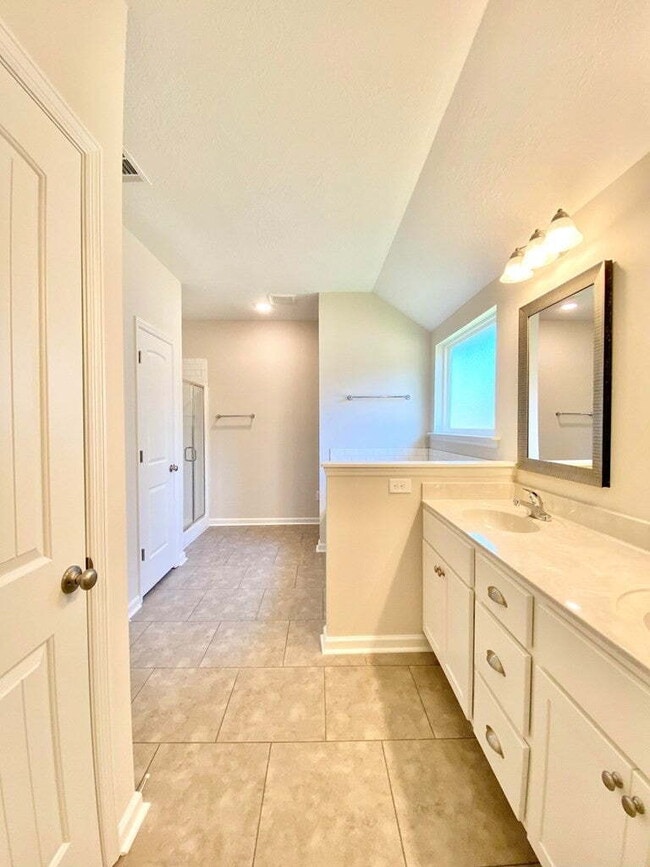 Building Photo - Summerton Village Rental!