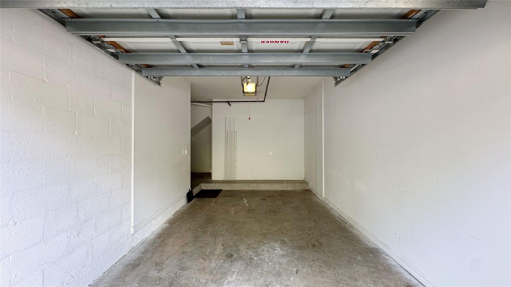 Building Photo - 6704 W Sample Rd