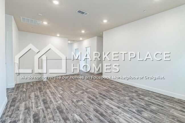 Building Photo - 2426 Valdes Dr